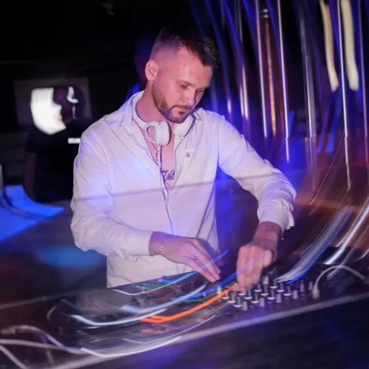 DJ Marius Totti am Mischpult